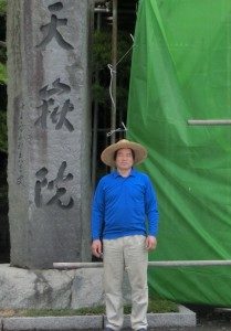 山門屋根　茅葺替大修理　始まる