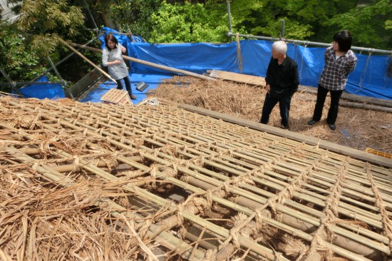山門屋根　茅葺替大修理・２　江戸時代出現