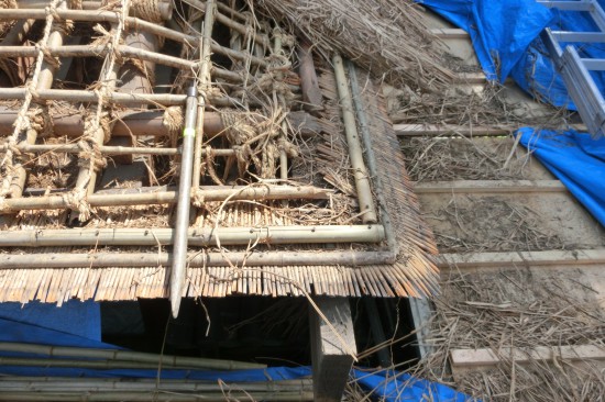 山門屋根　茅葺替大修理・２　江戸時代出現