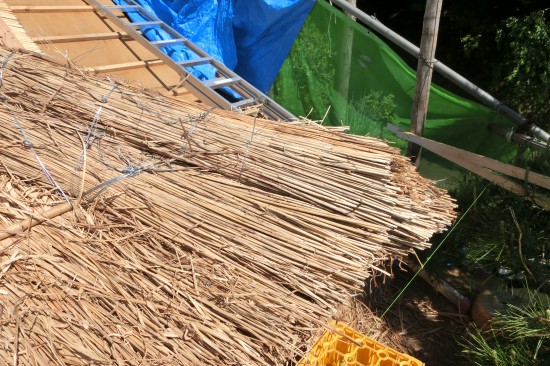 山門屋根　茅葺替大修理・４