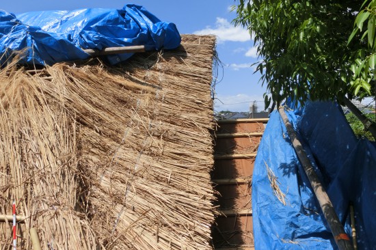 山門屋根　茅葺替大修理・４